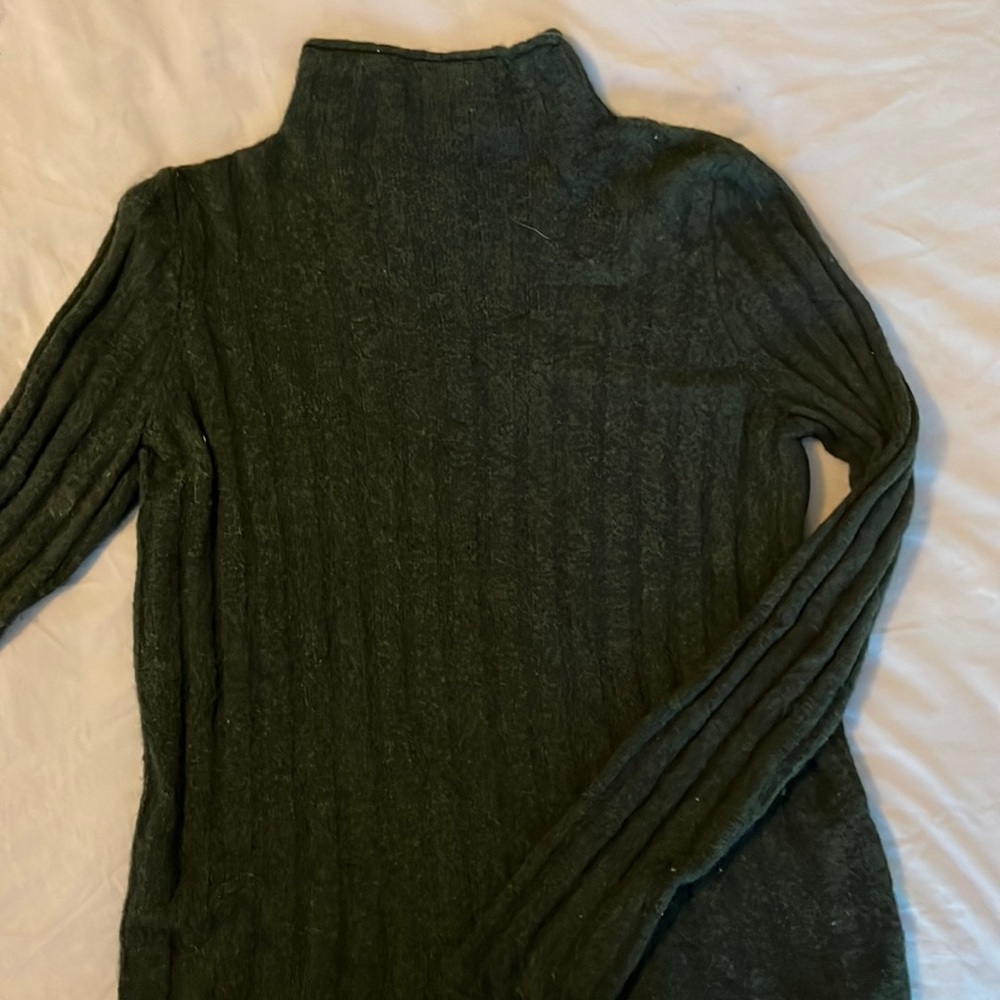 Madewell mock neck sweater 56% polyaide 30% Merino wool 10% alpaca 4% elastane